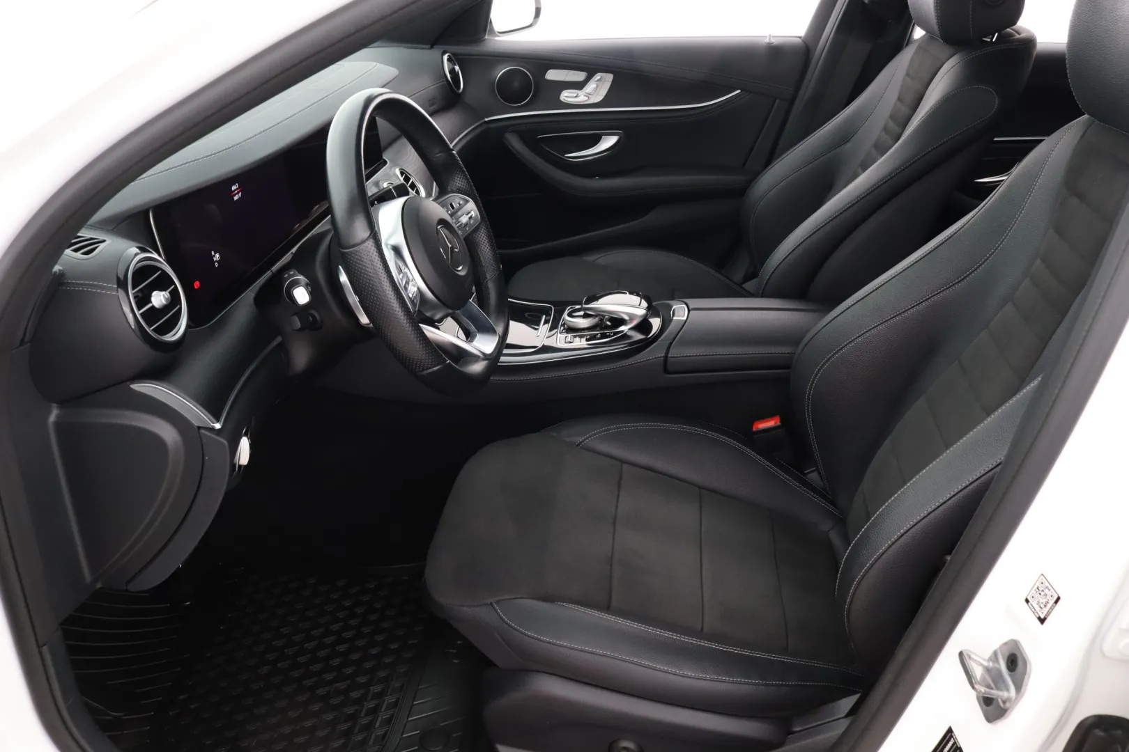 MERCEDES-BENZ E XPL-394 carousel image