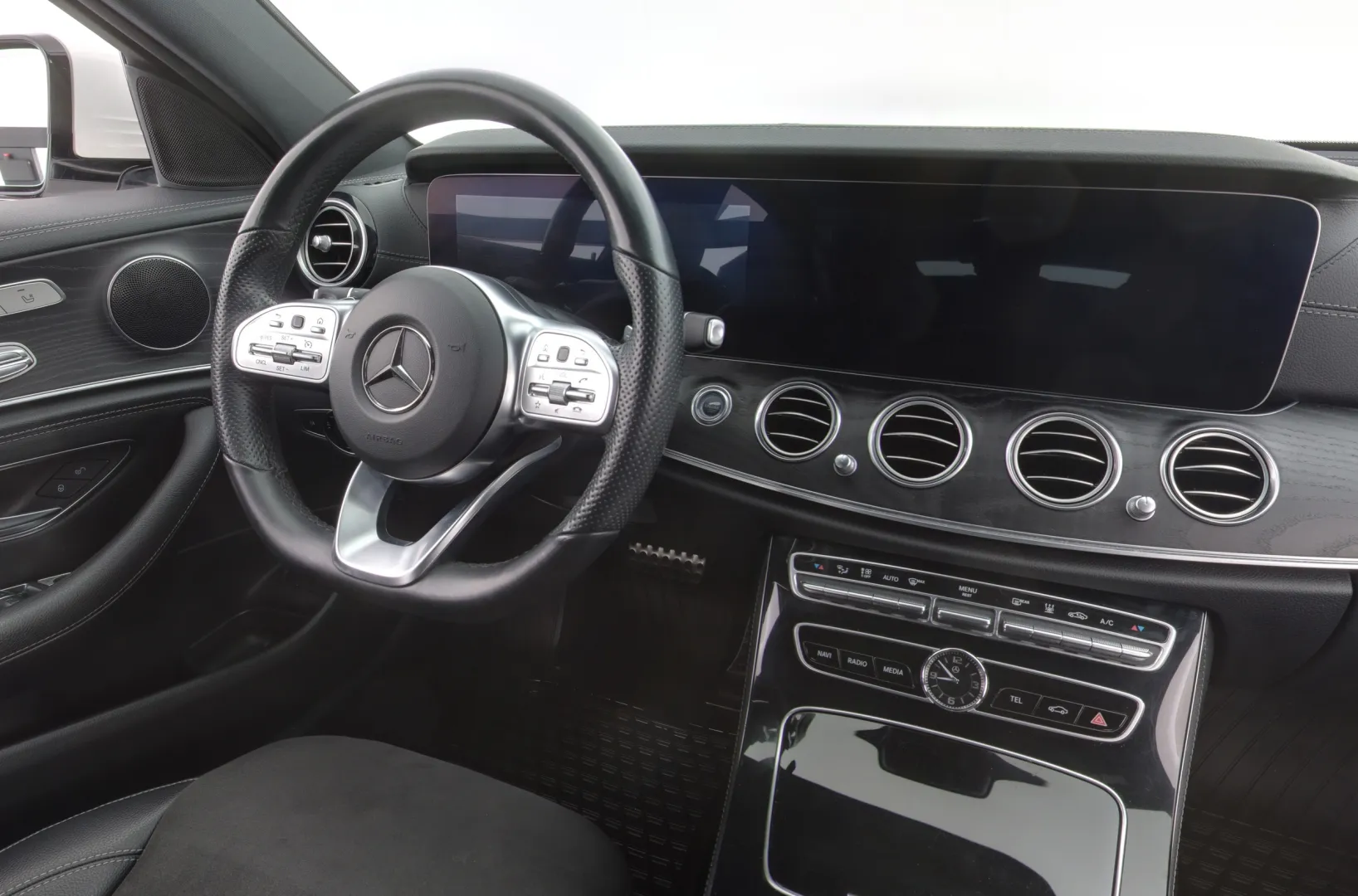 MERCEDES-BENZ E XPL-394 carousel image