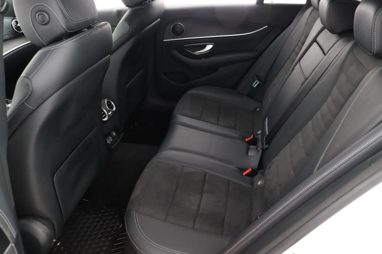 MERCEDES-BENZ E XPL-394 carousel image