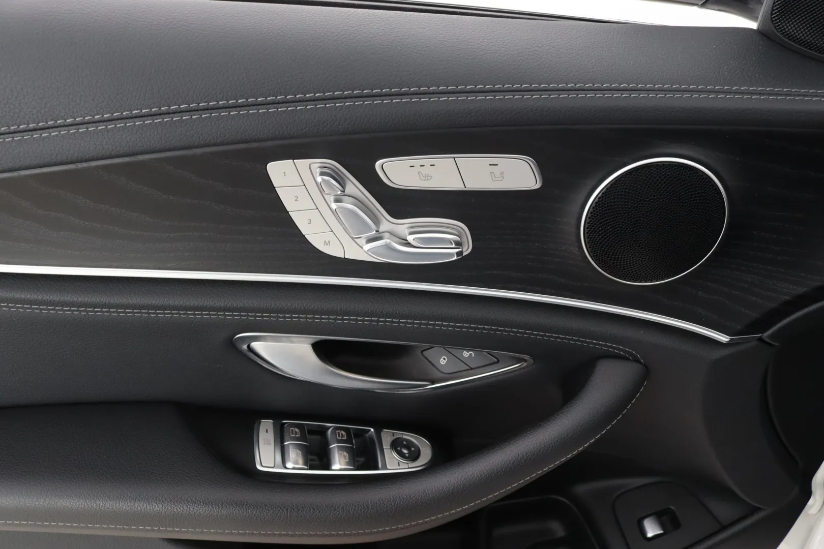 MERCEDES-BENZ E XPL-394 carousel image