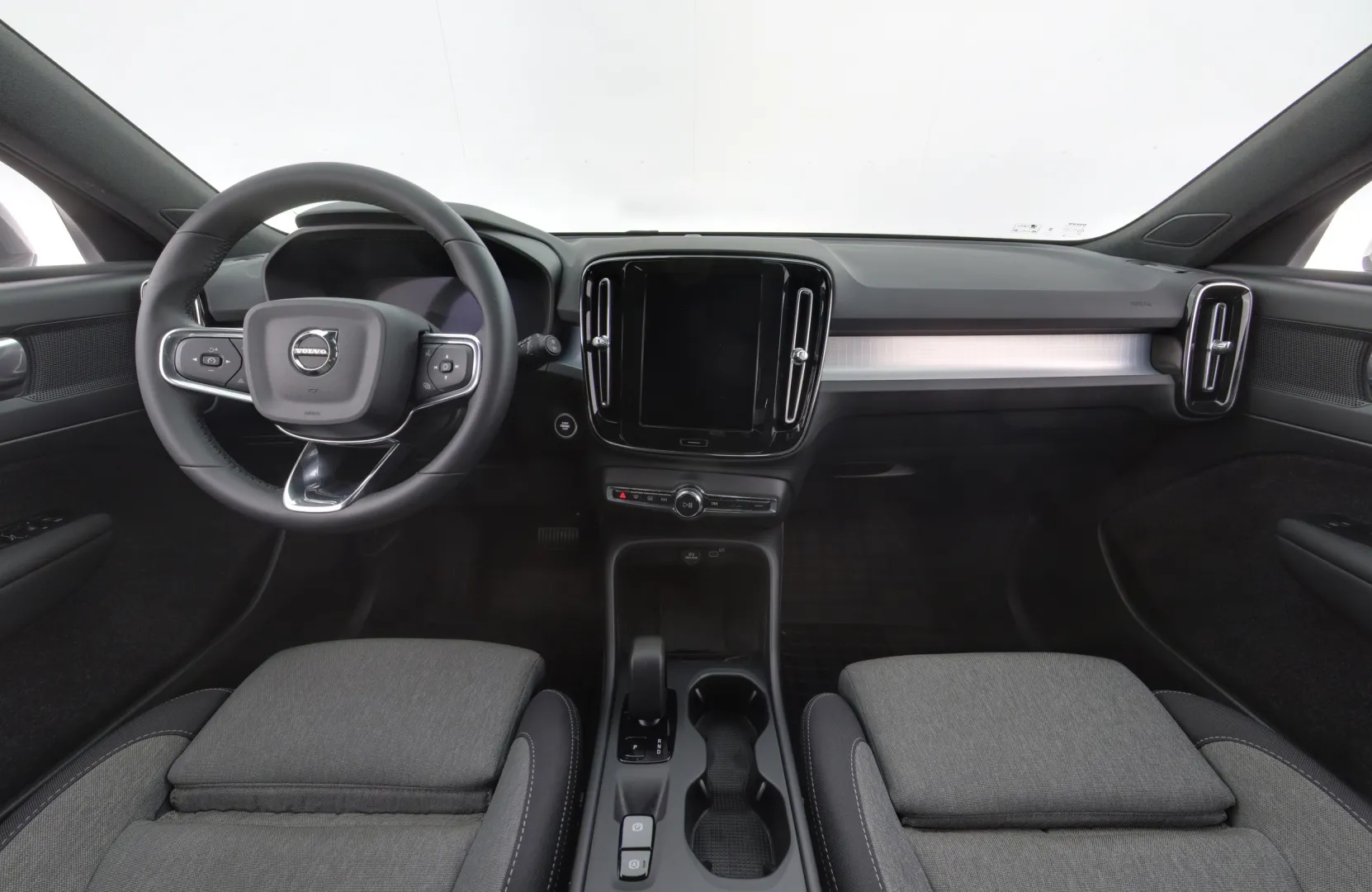 VOLVO XC40 RVR-505 carousel image
