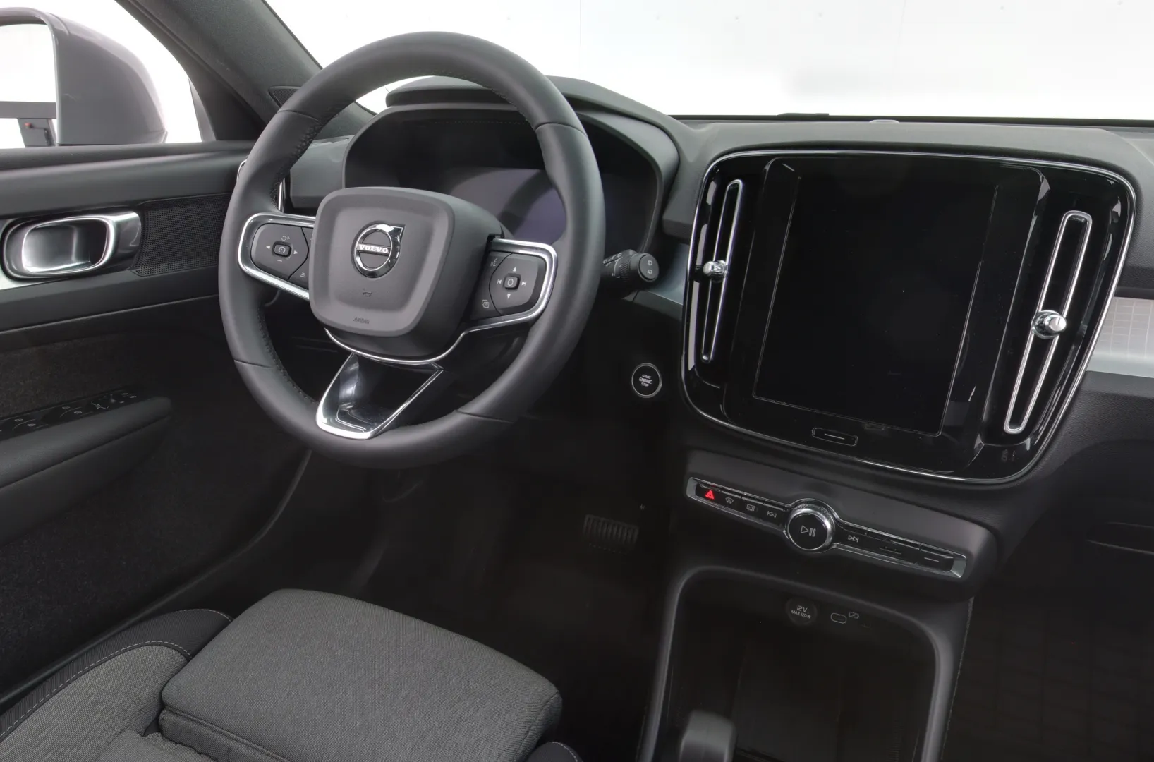 VOLVO XC40 RVR-505 carousel image