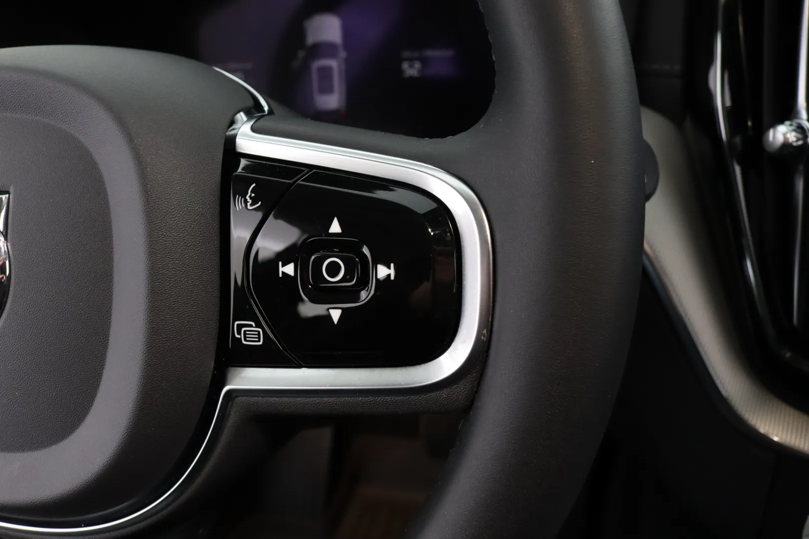 VOLVO XC60 SPK-111 carousel image