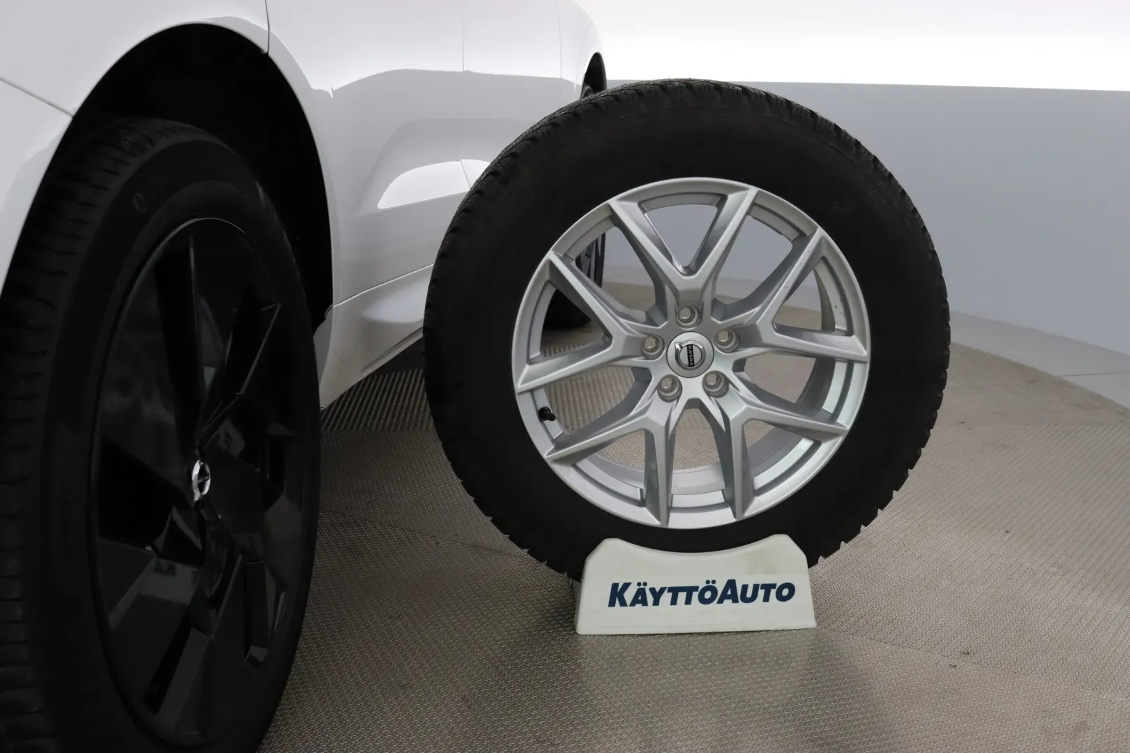 VOLVO XC60 SPK-111 carousel image