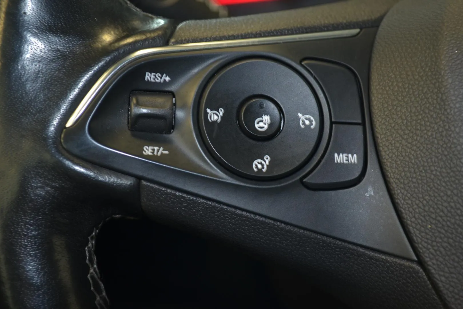 OPEL Crossland X COZ-600 carousel image