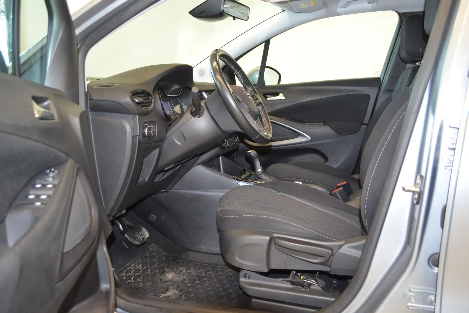 OPEL Crossland X COZ-600 carousel image
