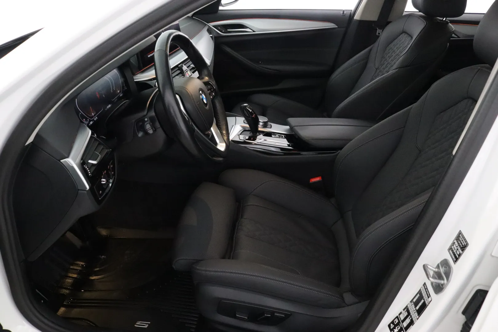 BMW 520 FPB-894 carousel image