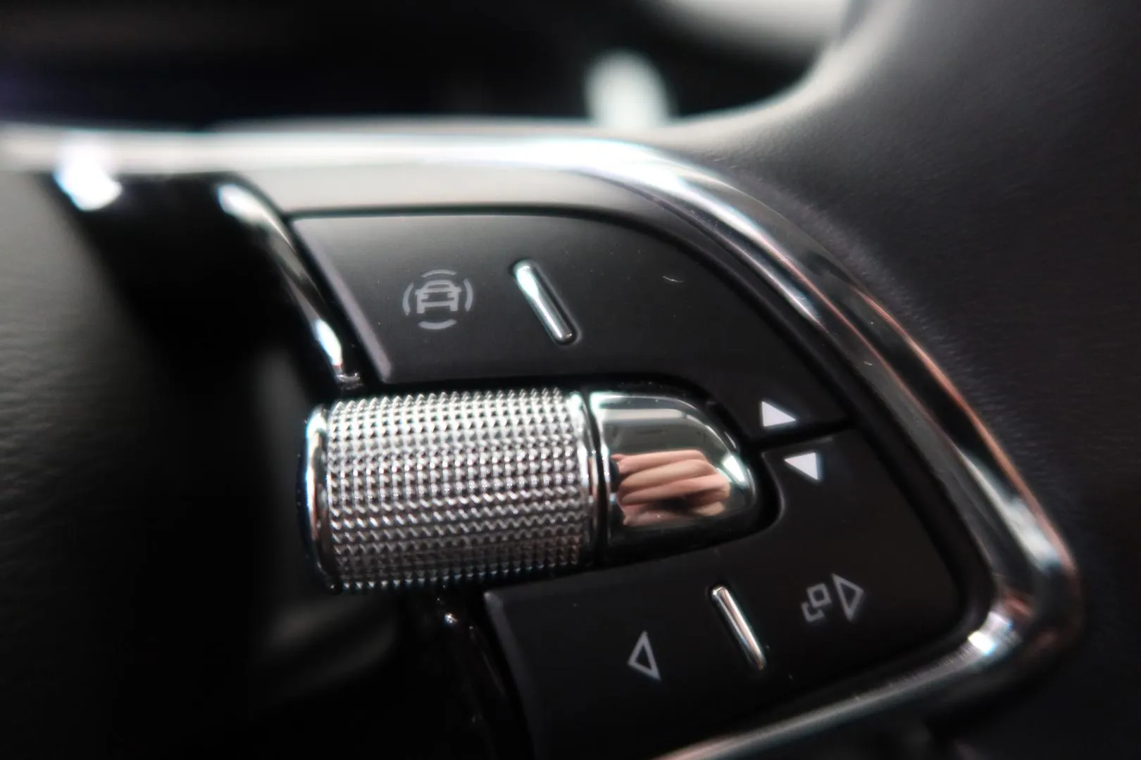 SKODA Kodiaq ZNJ-595 carousel image