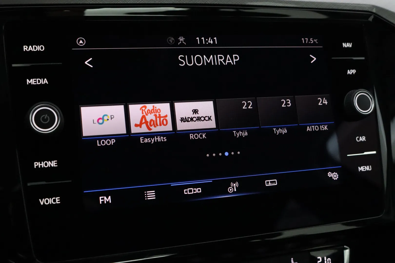 VOLKSWAGEN Passat XPH-153 carousel image