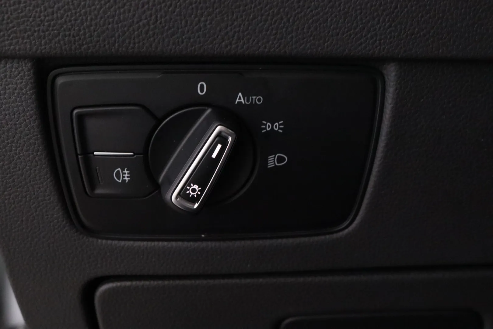 VOLKSWAGEN Passat XPH-153 carousel image