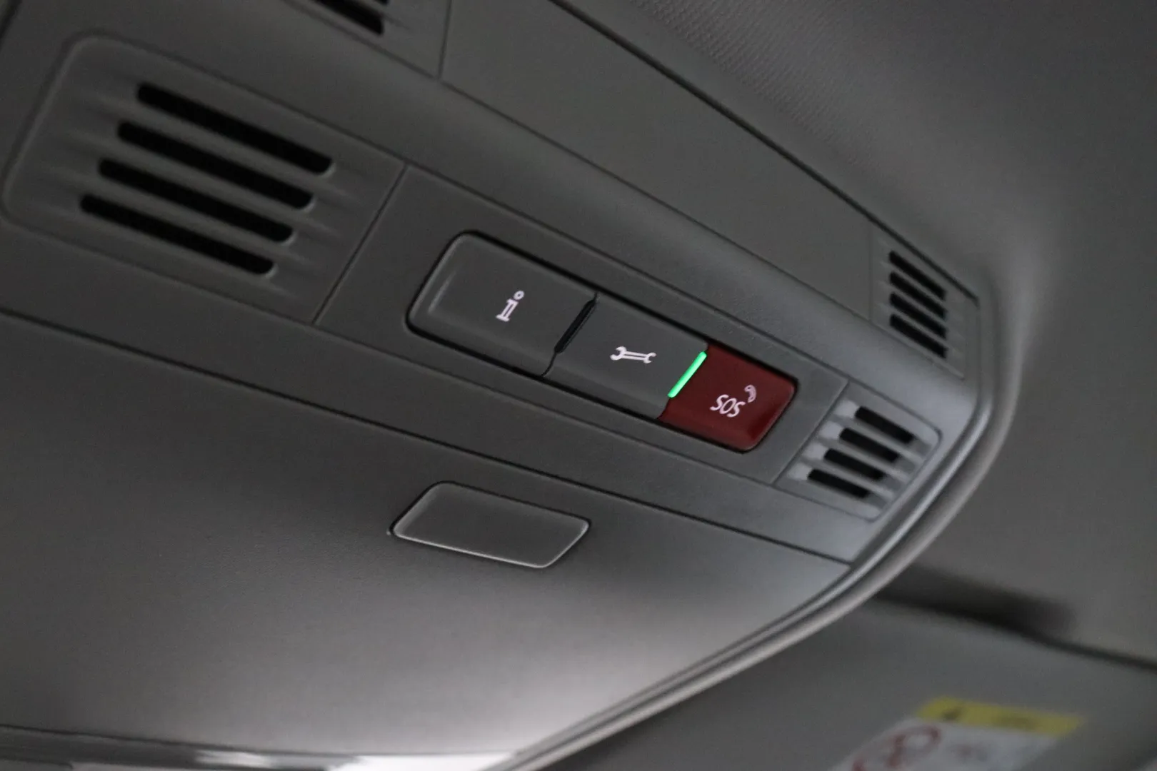 VOLKSWAGEN Passat XPH-153 carousel image