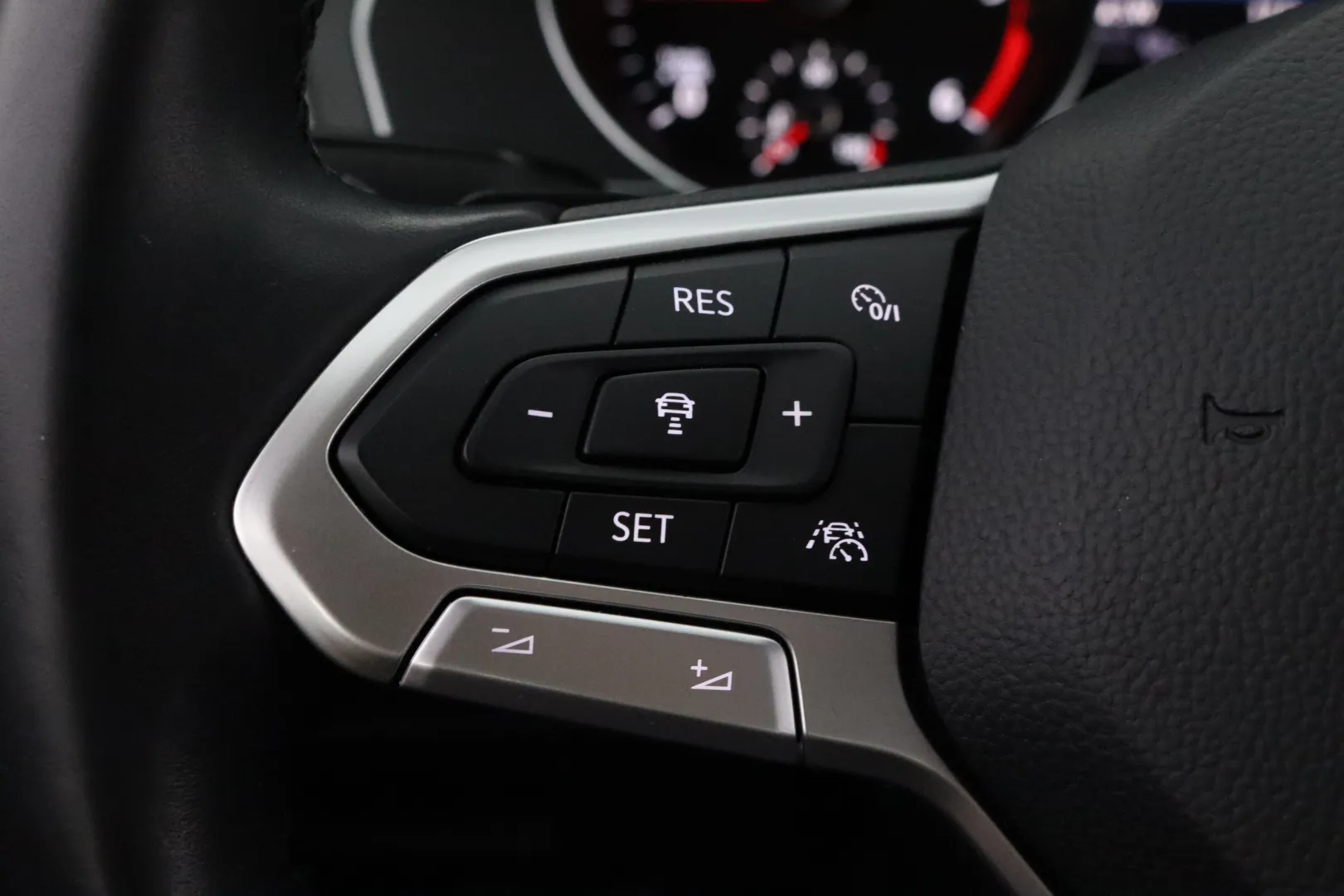 VOLKSWAGEN Passat XPH-153 carousel image