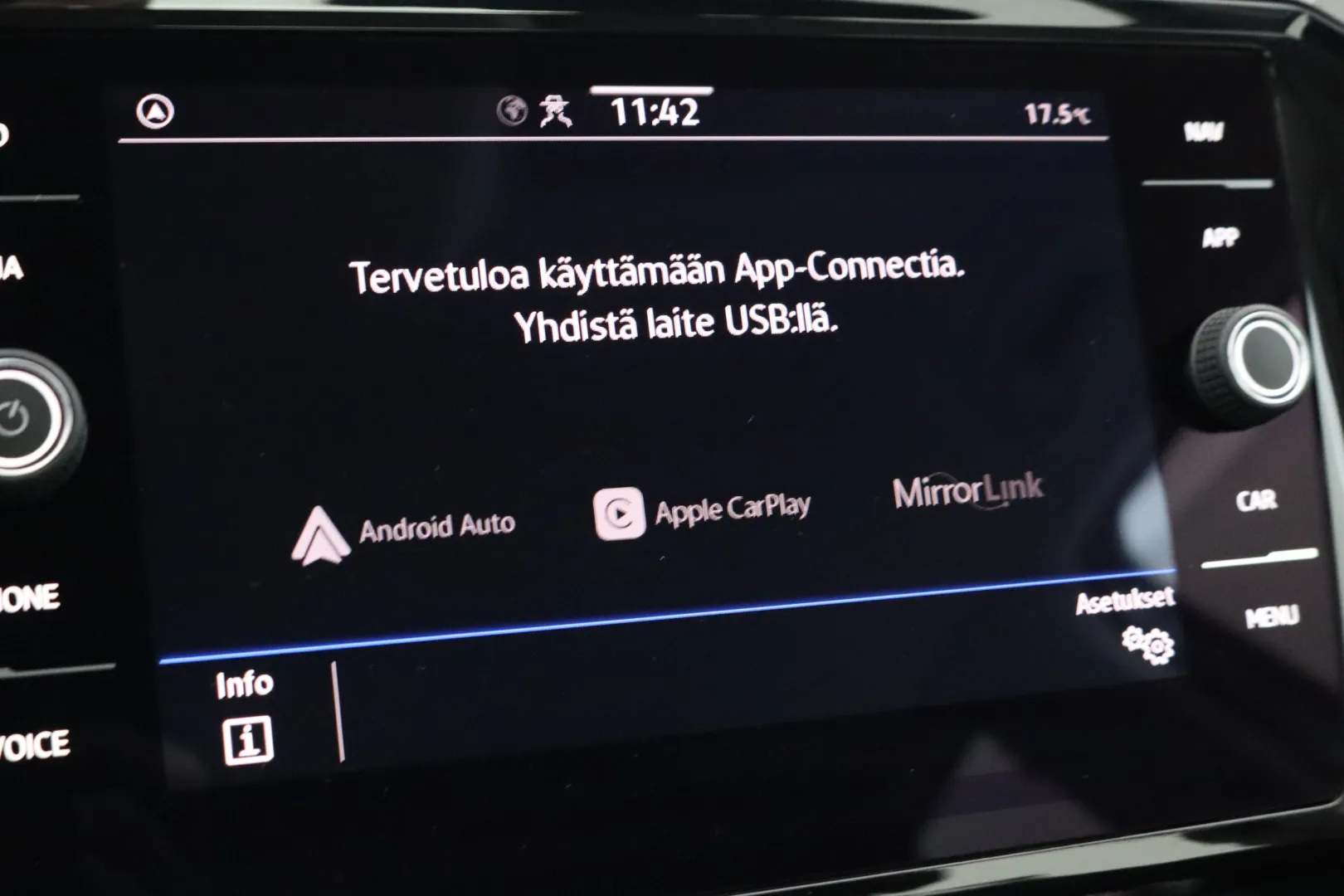 VOLKSWAGEN Passat XPH-153 carousel image