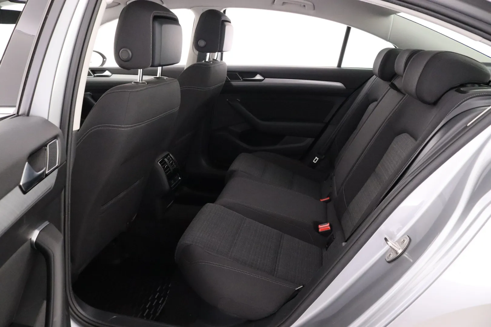 VOLKSWAGEN Passat XPH-153 carousel image