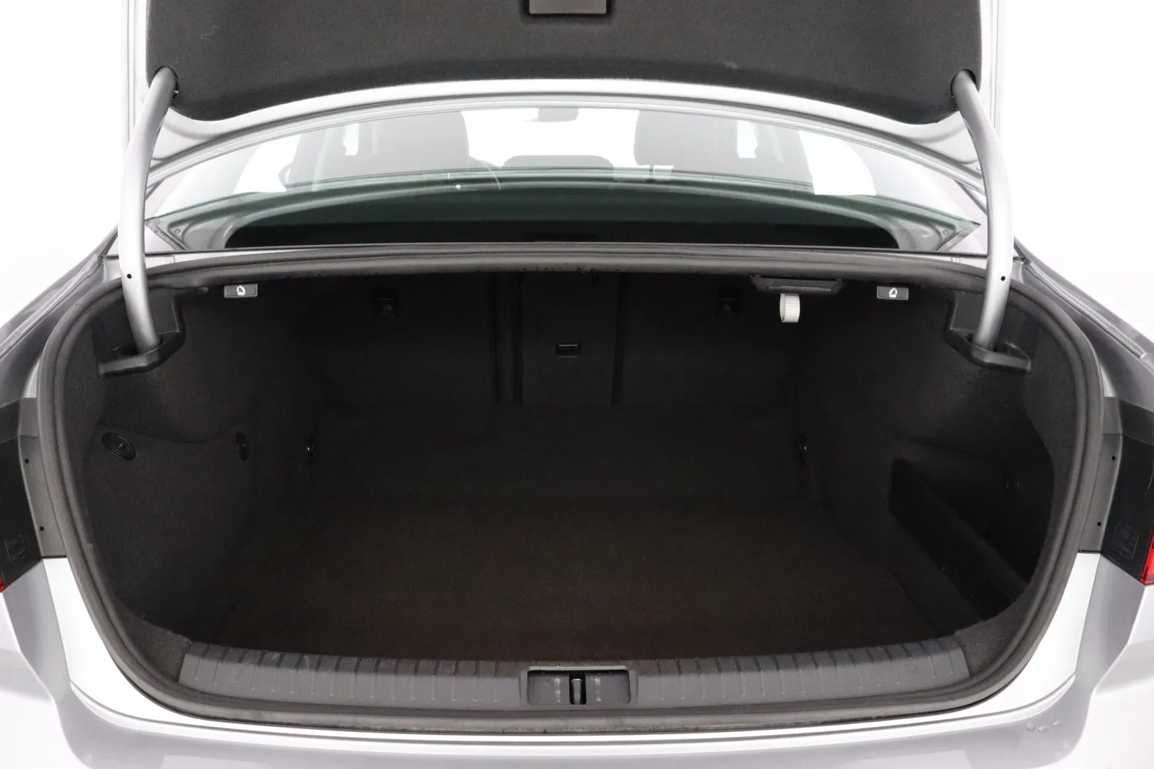 VOLKSWAGEN Passat XPH-153 carousel image