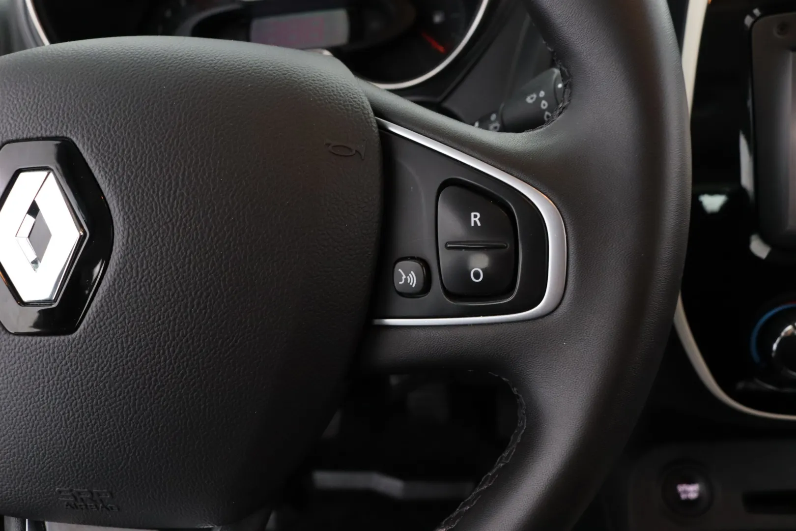RENAULT Captur IOH-758 carousel image