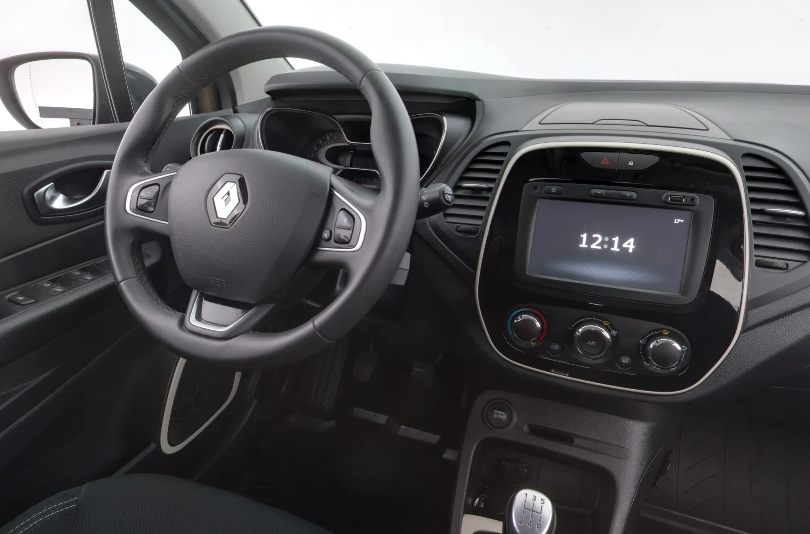 RENAULT Captur IOH-758 carousel image
