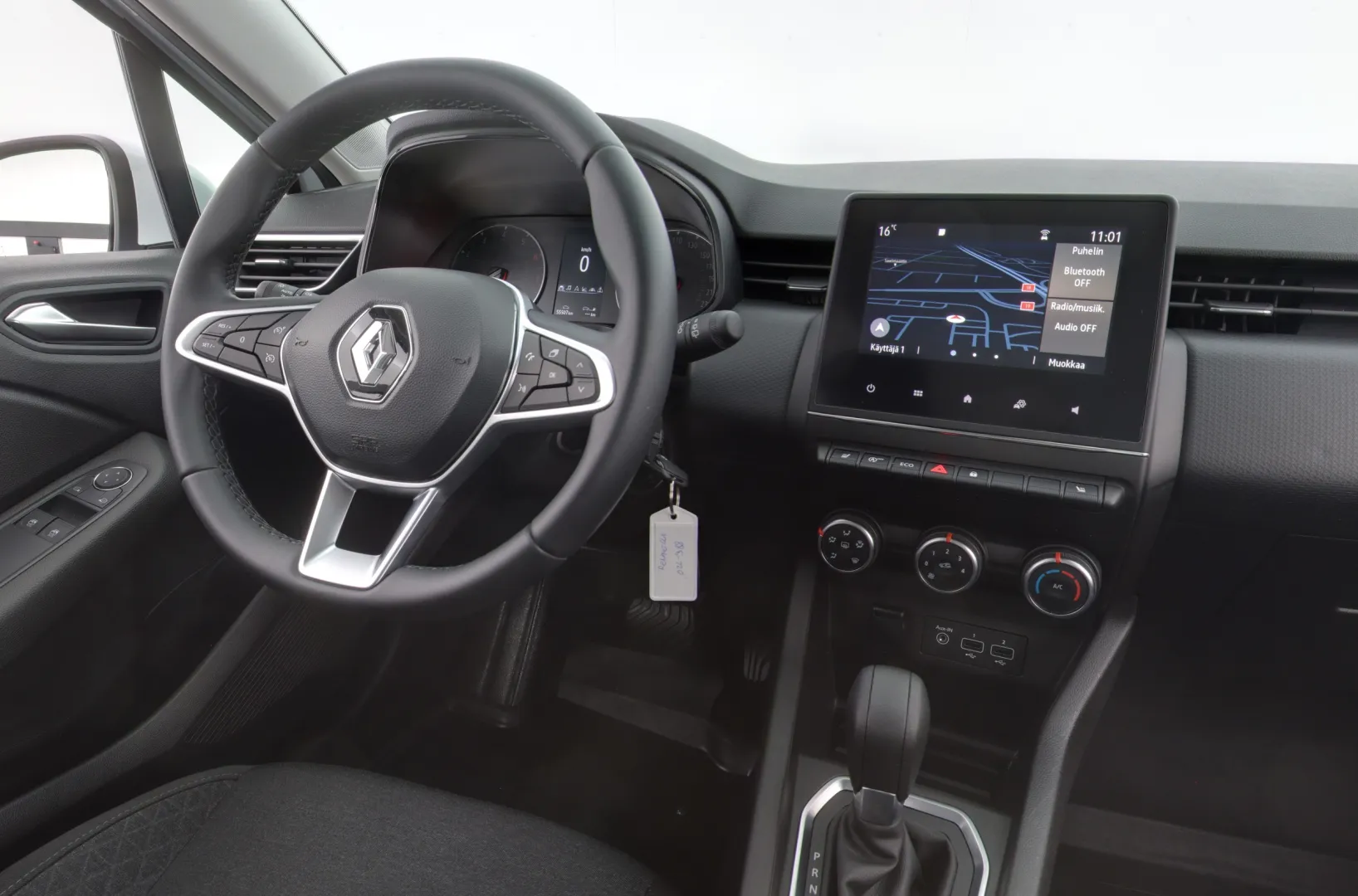 RENAULT Clio OZC-988 carousel image