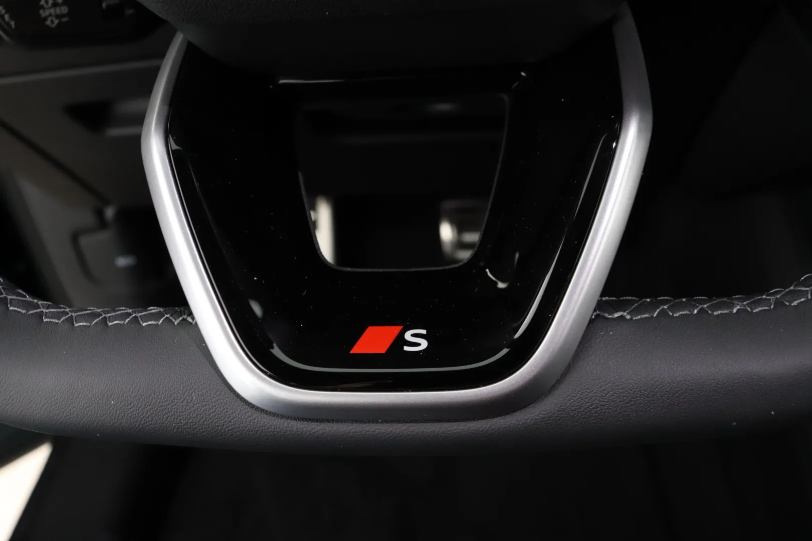 AUDI Q6 e-tron MRL-871 carousel image