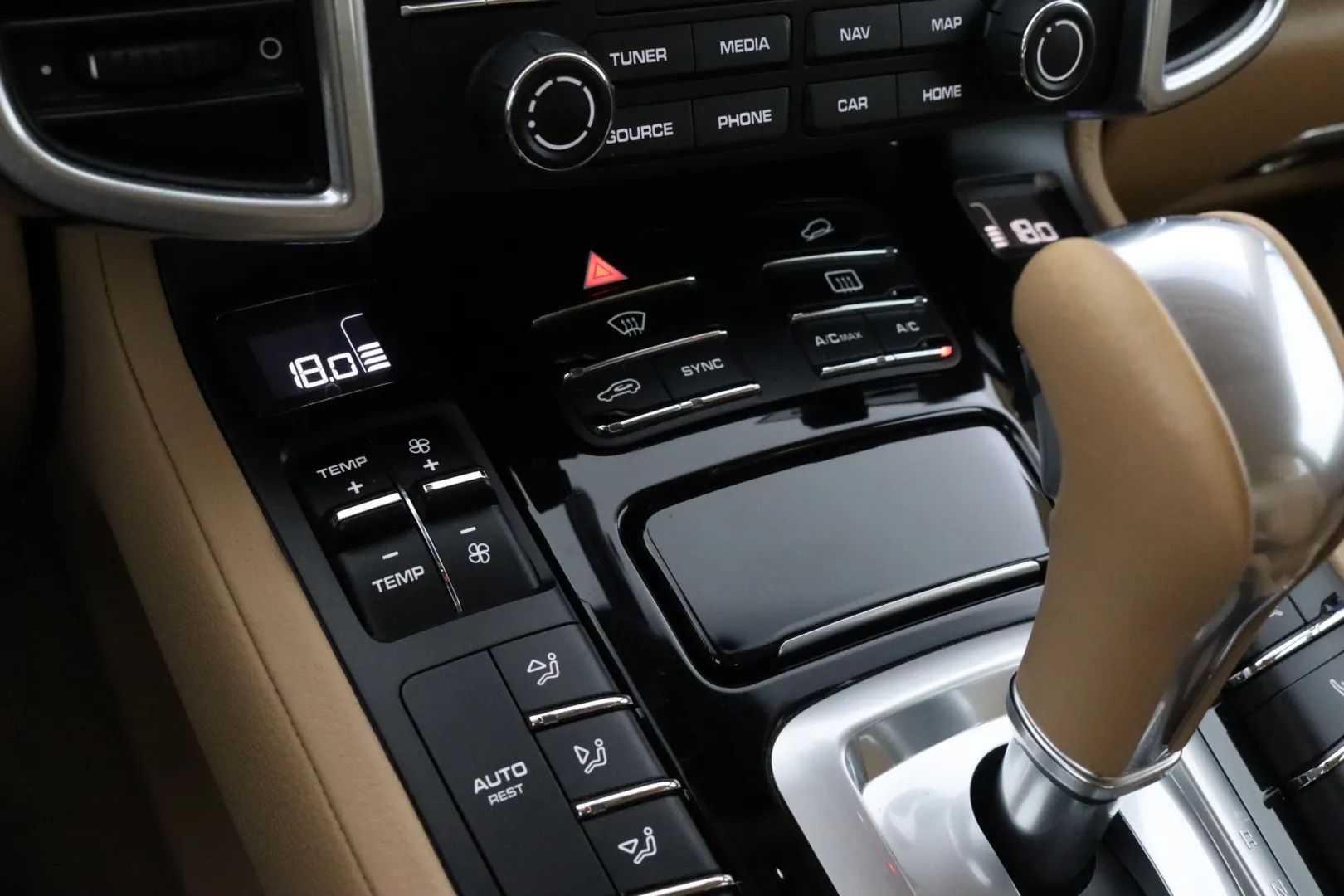 PORSCHE Cayenne XOB-182 carousel image