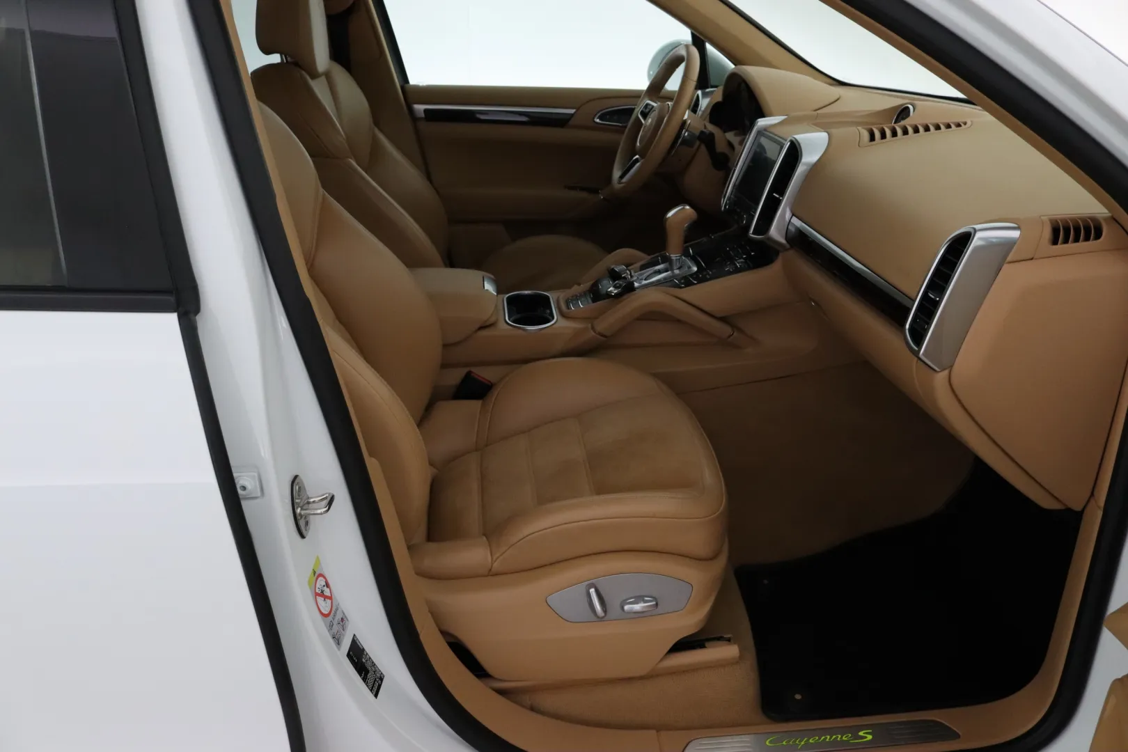 PORSCHE Cayenne XOB-182 carousel image