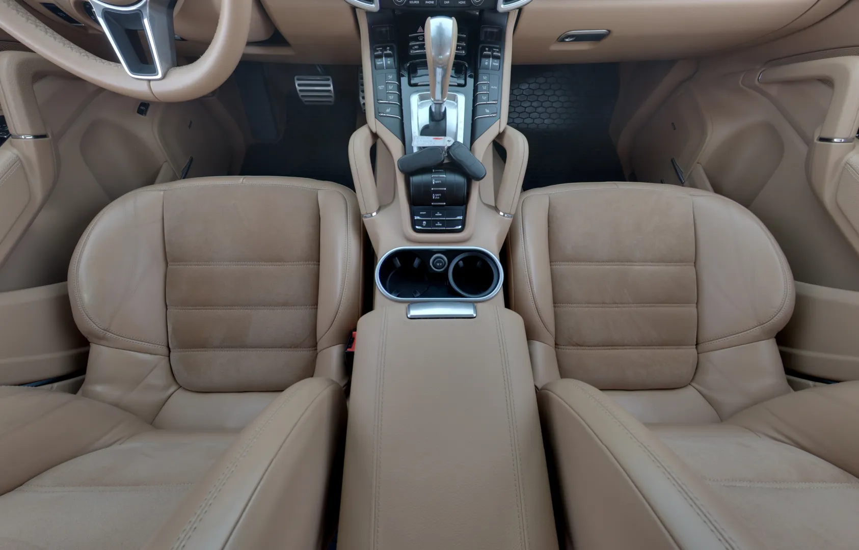 PORSCHE Cayenne XOB-182 carousel image