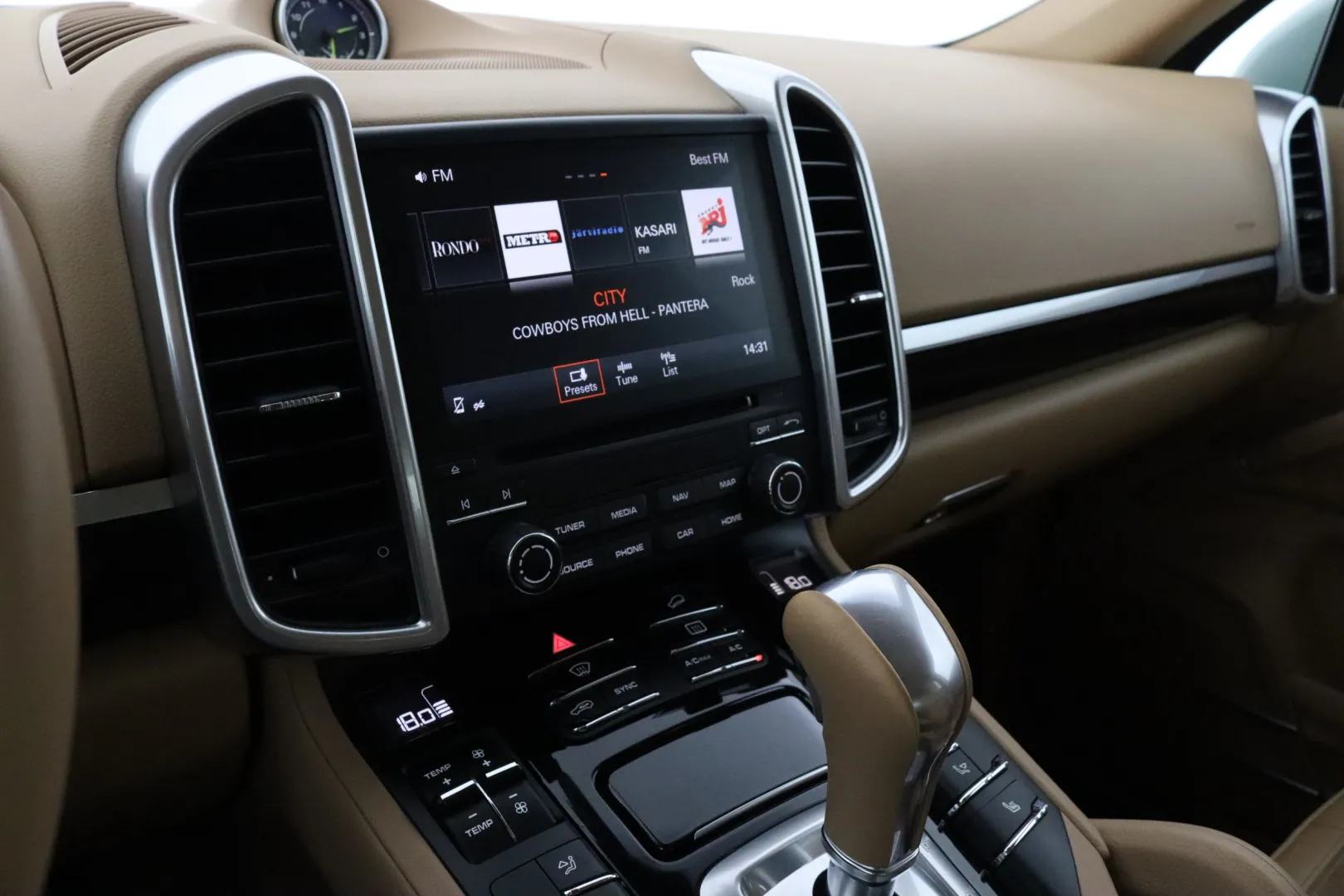 PORSCHE Cayenne XOB-182 carousel image