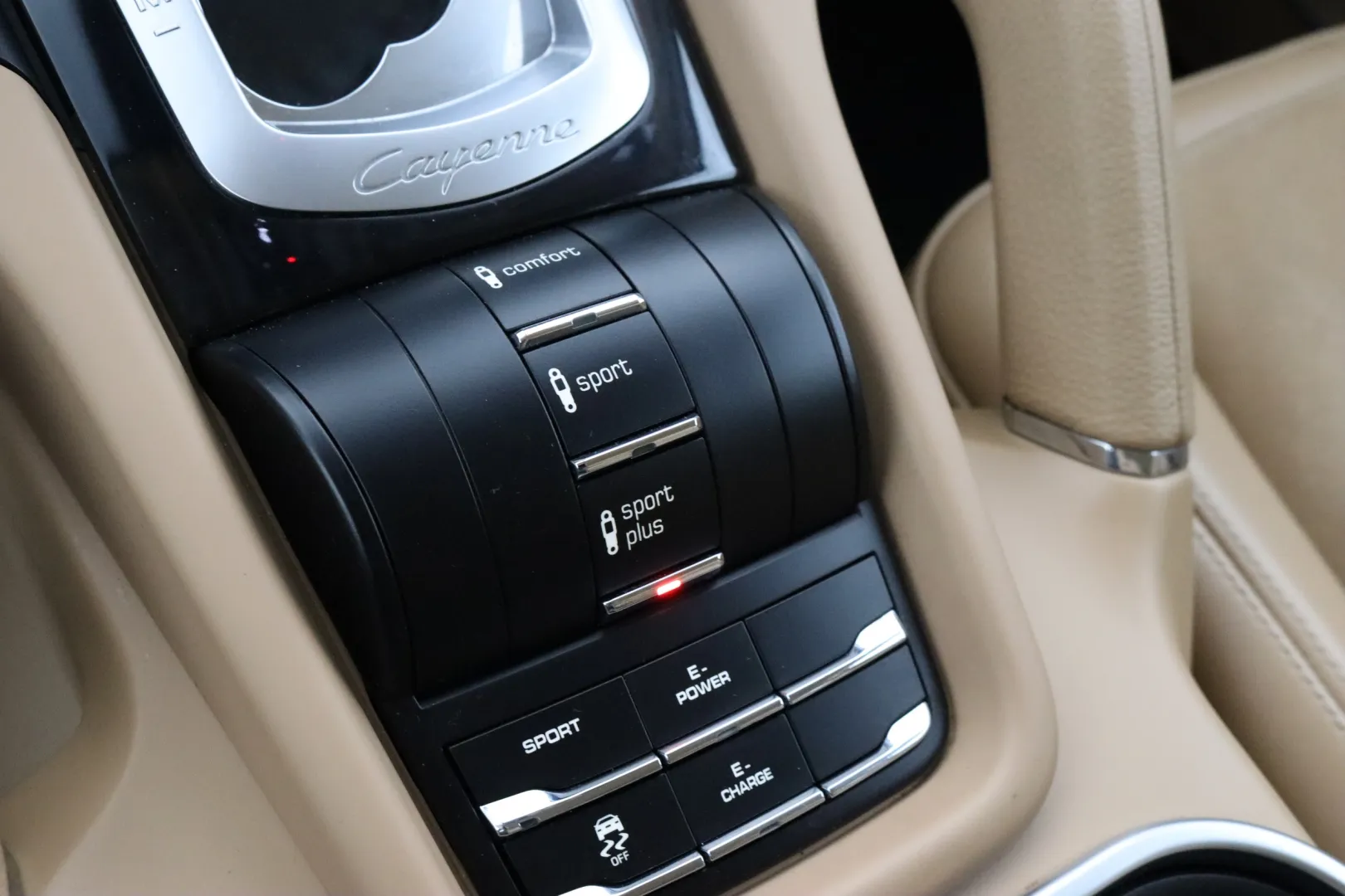 PORSCHE Cayenne XOB-182 carousel image