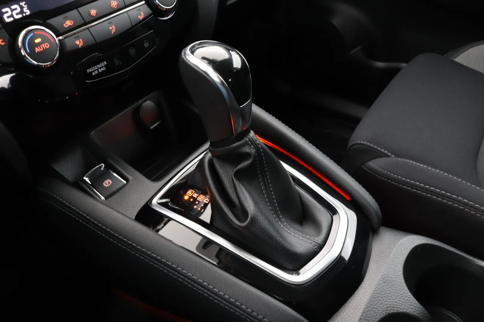 NISSAN Qashqai IOA-609 carousel image