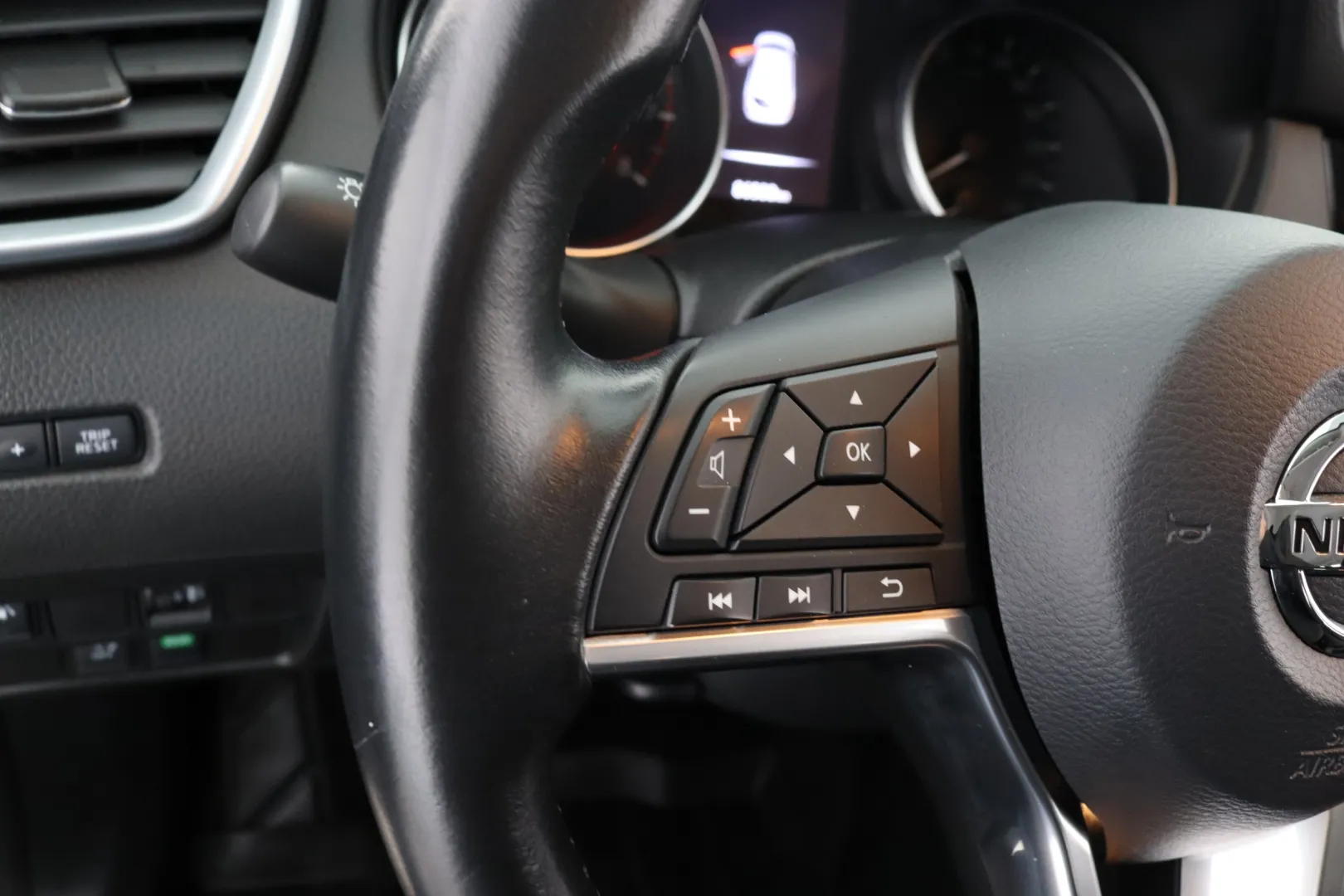 NISSAN Qashqai IOA-609 carousel image