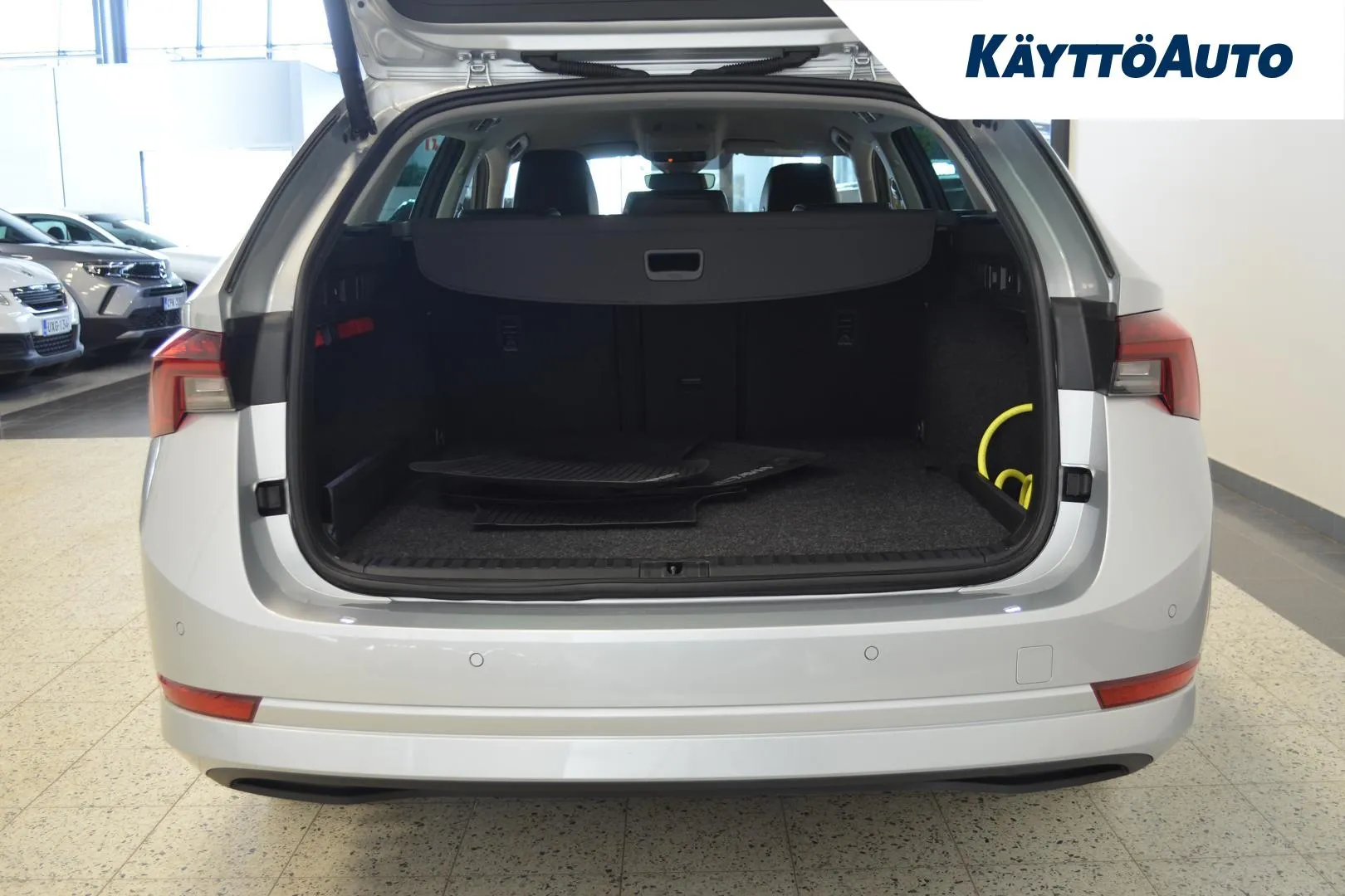 SKODA Octavia JNK-363 carousel image