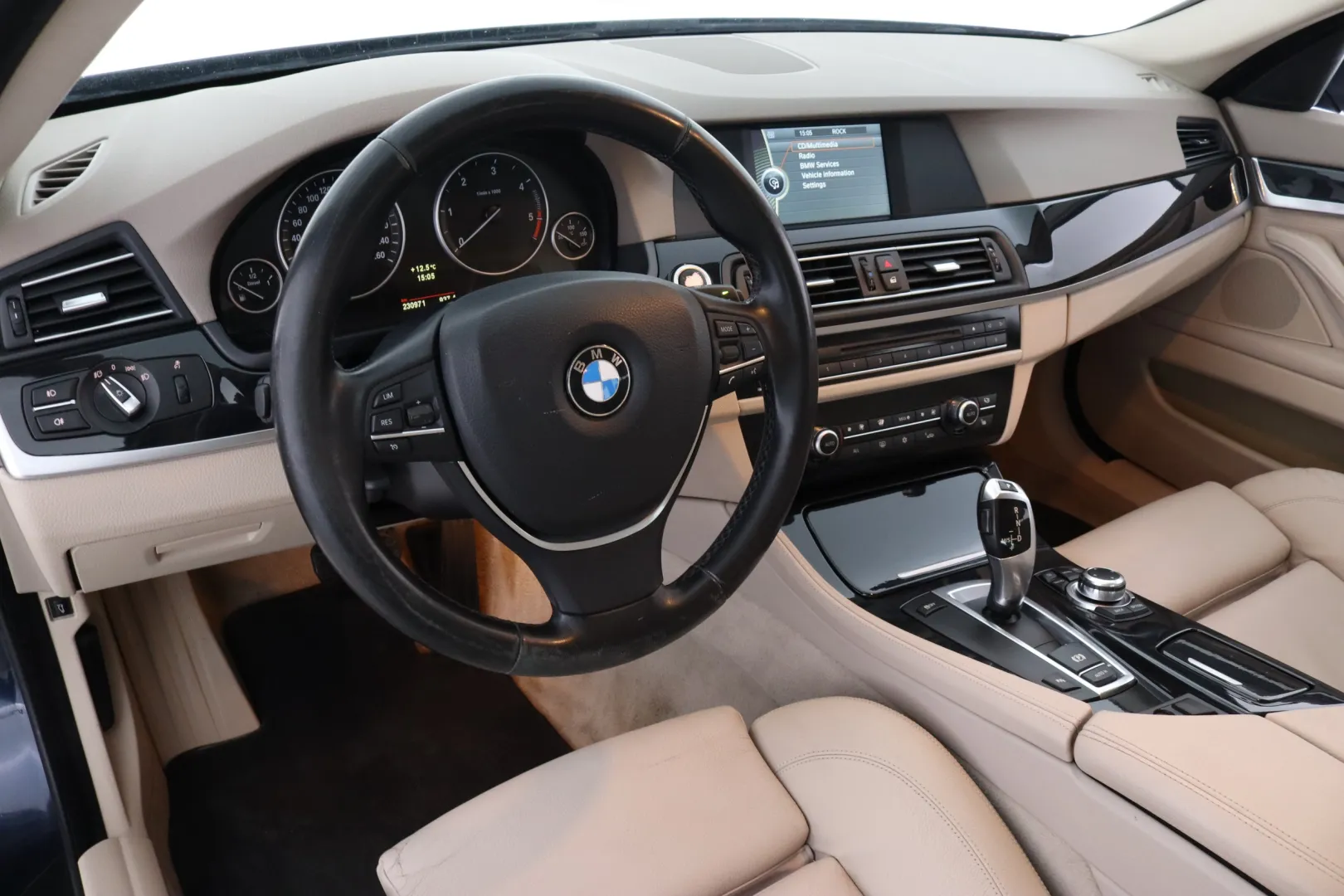 BMW 520 SKJ-723 carousel image