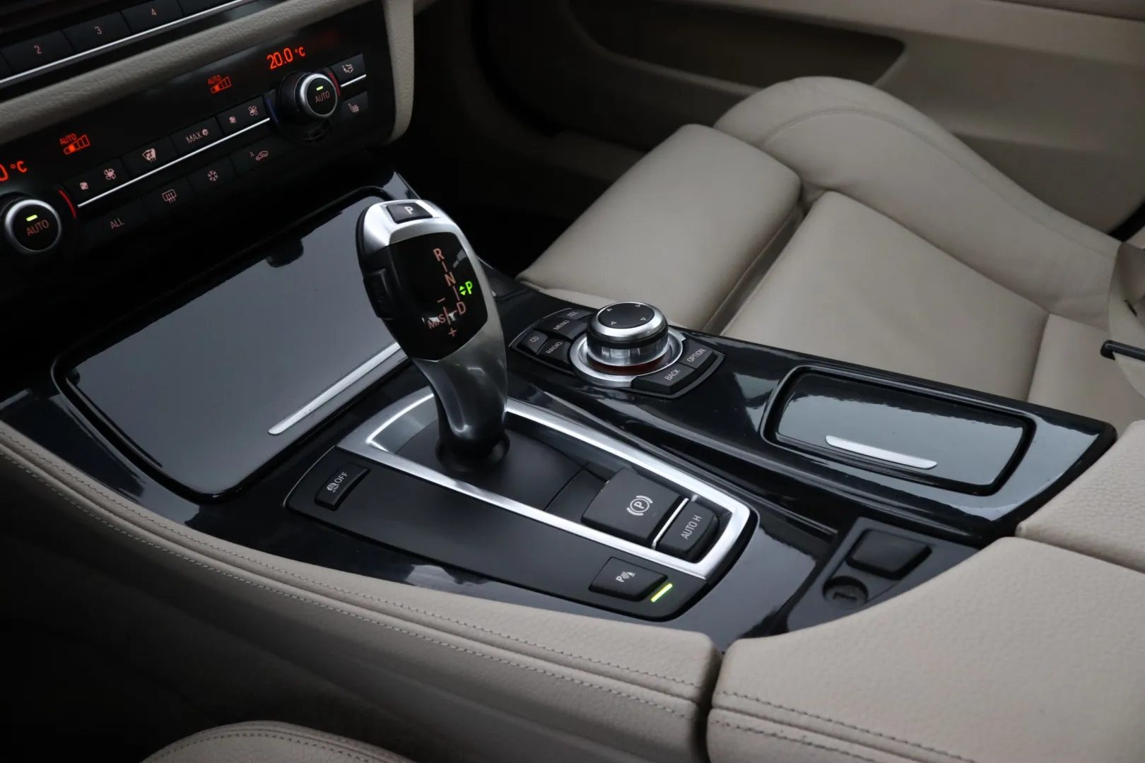 BMW 520 SKJ-723 carousel image