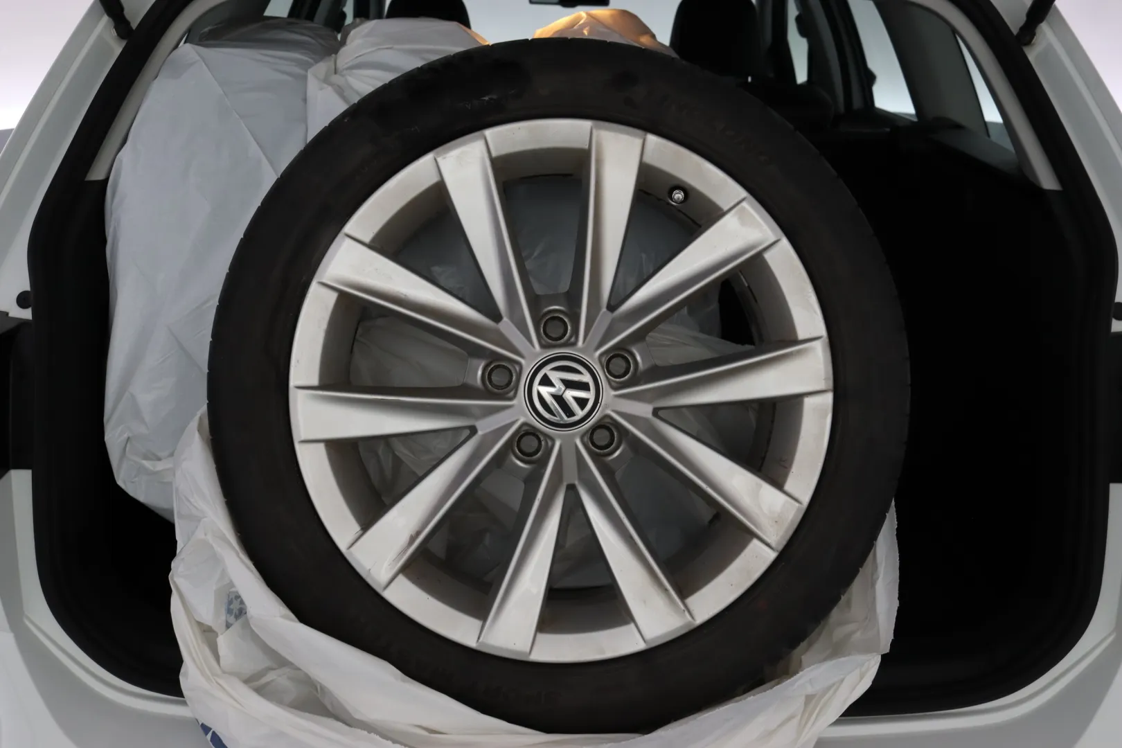 Volkswagen Golf MMO-900 carousel image