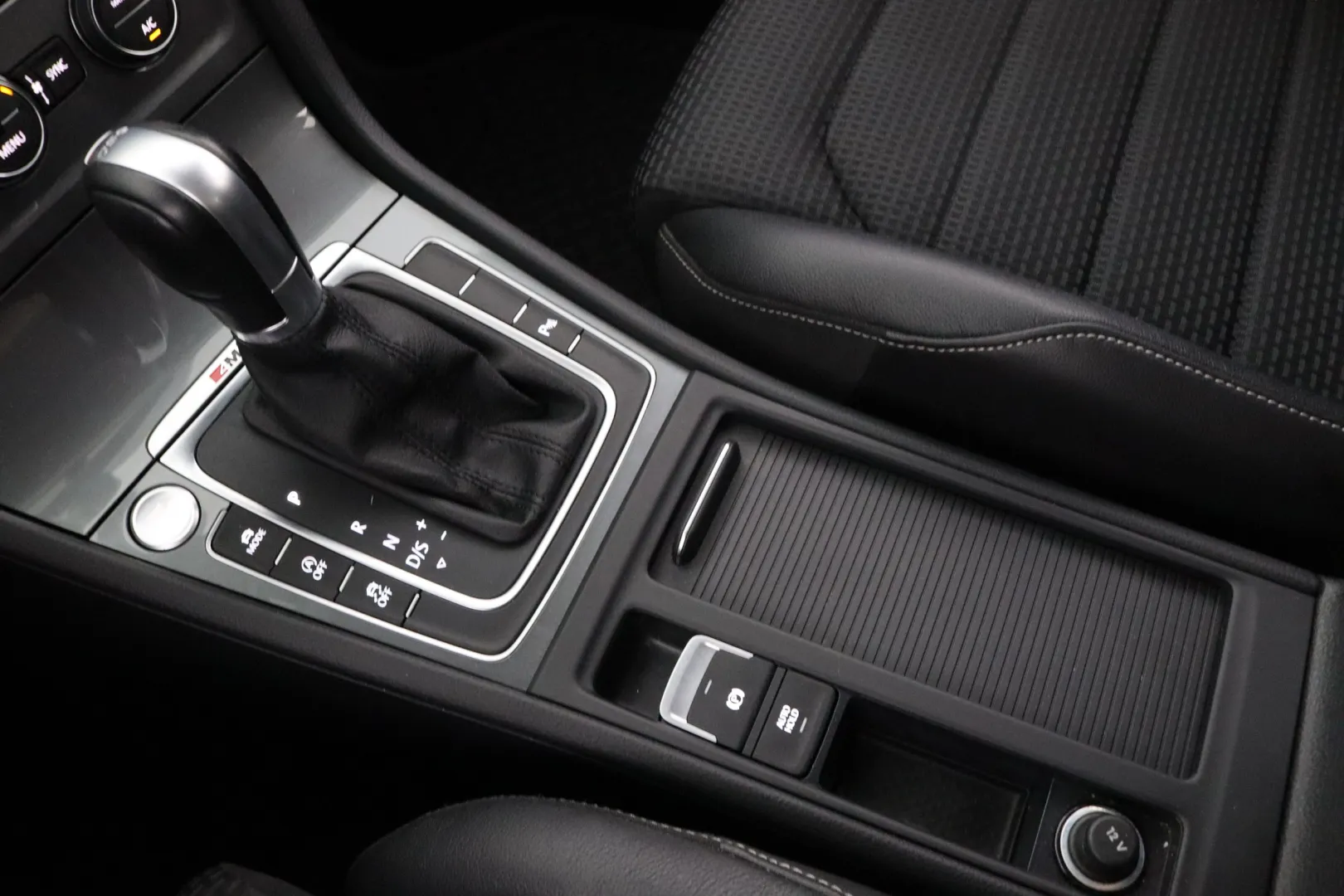 Volkswagen Golf MMO-900 carousel image