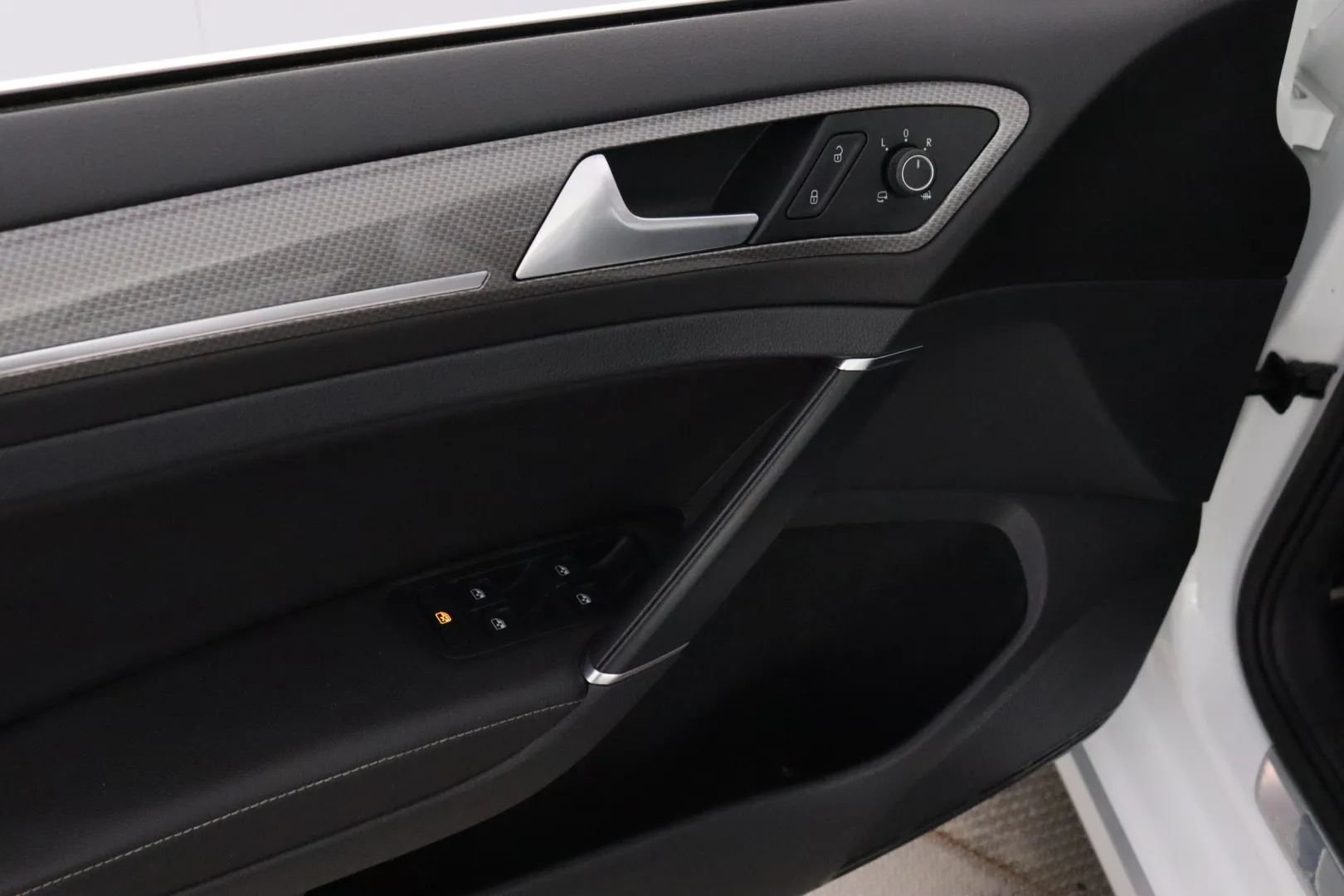 Volkswagen Golf MMO-900 carousel image