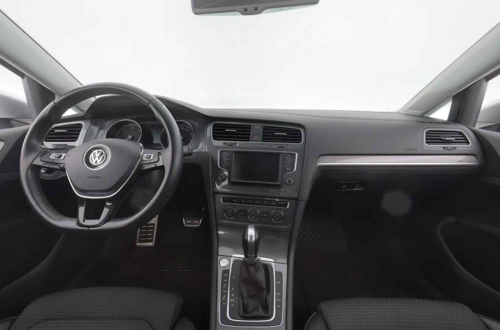 Volkswagen Golf MMO-900 carousel image