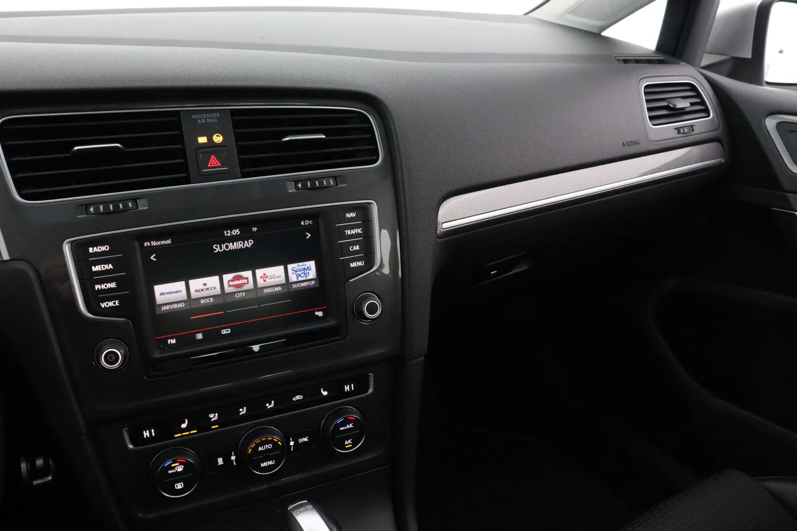 Volkswagen Golf MMO-900 carousel image