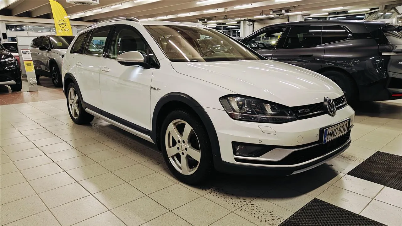 Volkswagen Golf MMO-900 carousel image