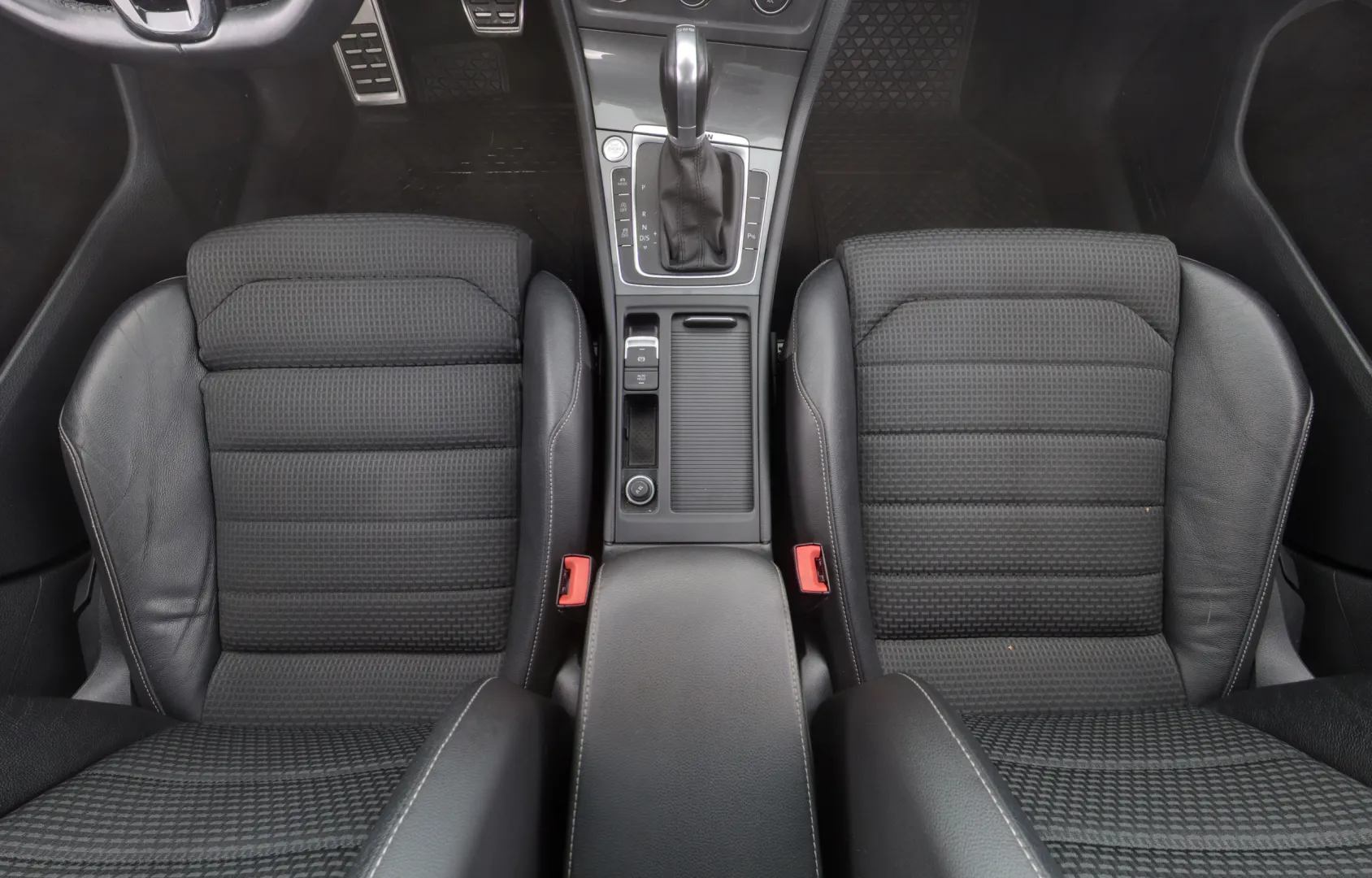 Volkswagen Golf MMO-900 carousel image