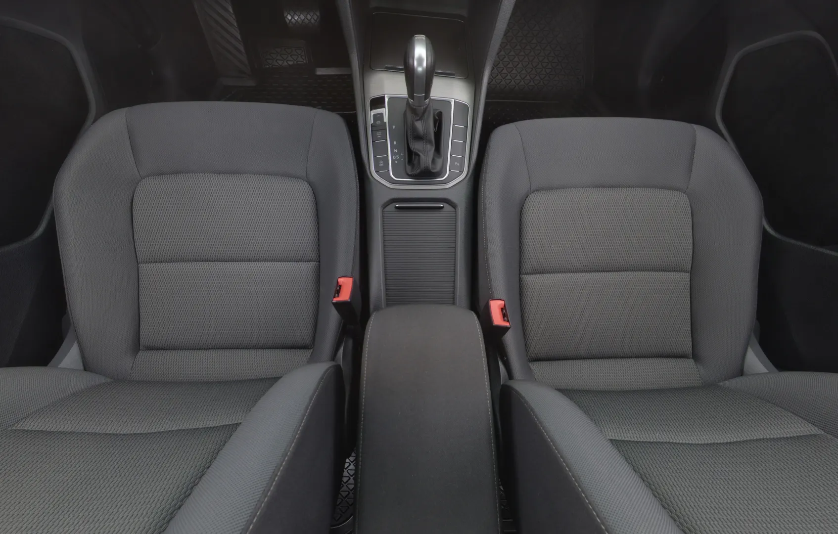 VOLKSWAGEN Golf Sportsvan FNC-645 carousel image
