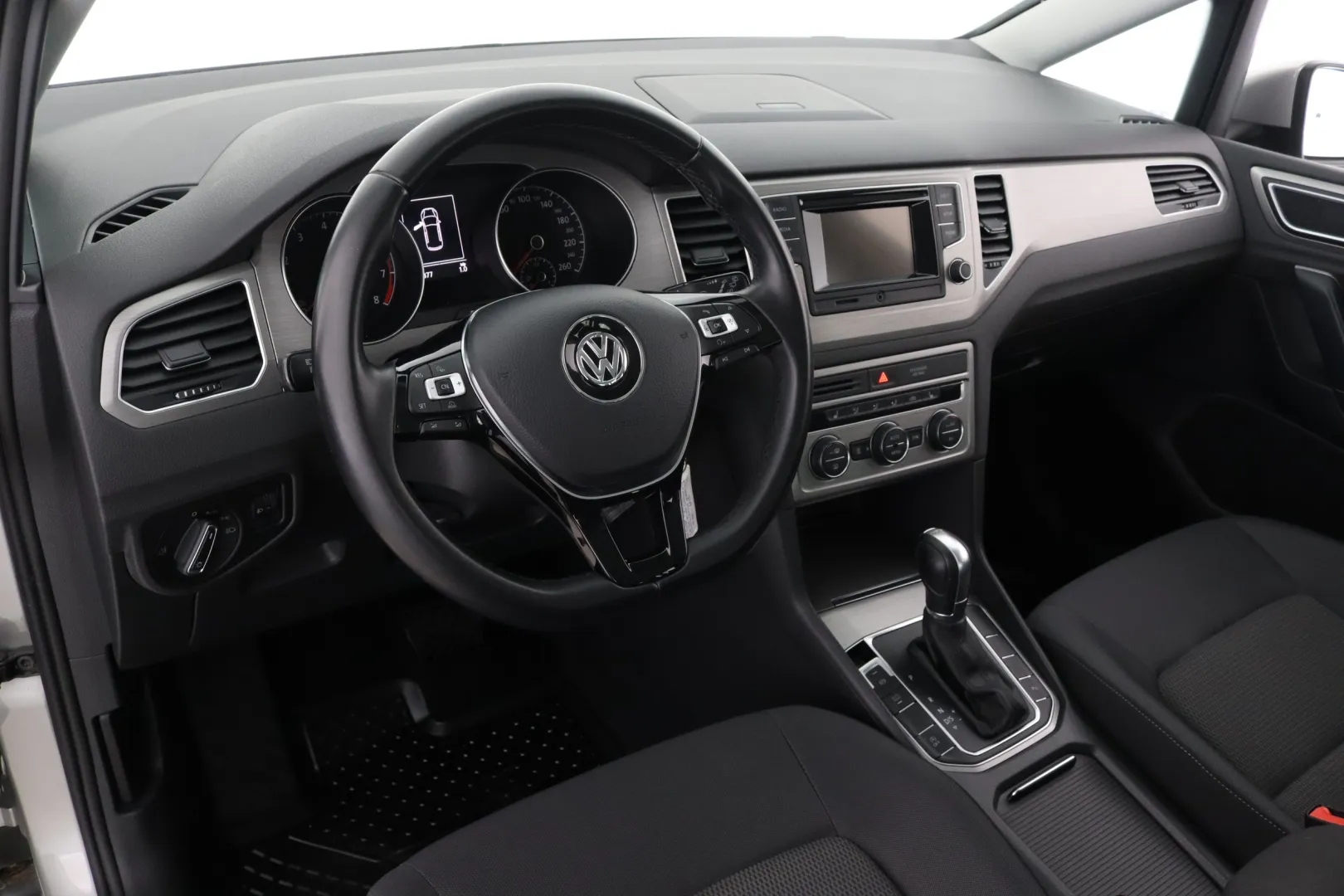 VOLKSWAGEN Golf Sportsvan FNC-645 carousel image