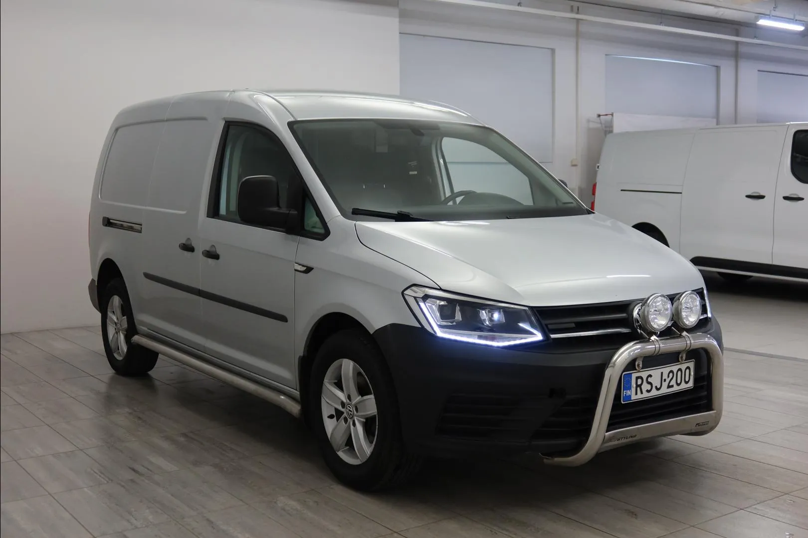 VOLKSWAGEN Caddy Maxi RSJ-200 carousel image
