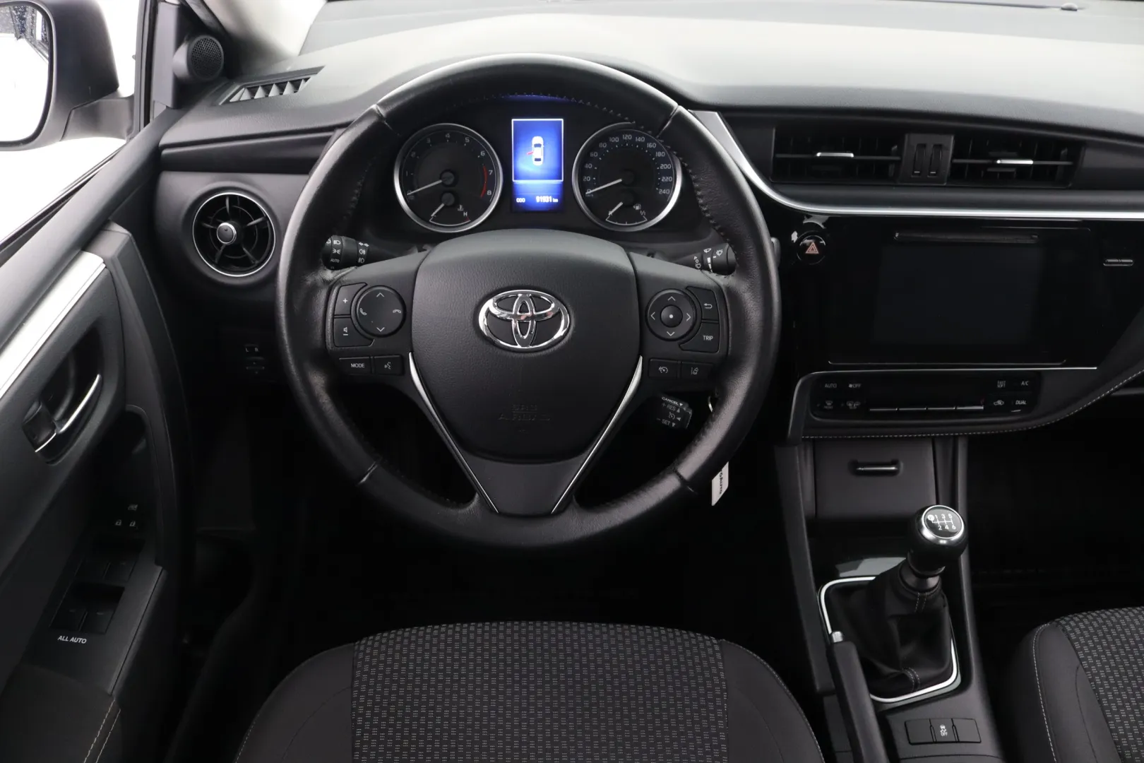 TOYOTA Corolla ZLH-547 carousel image