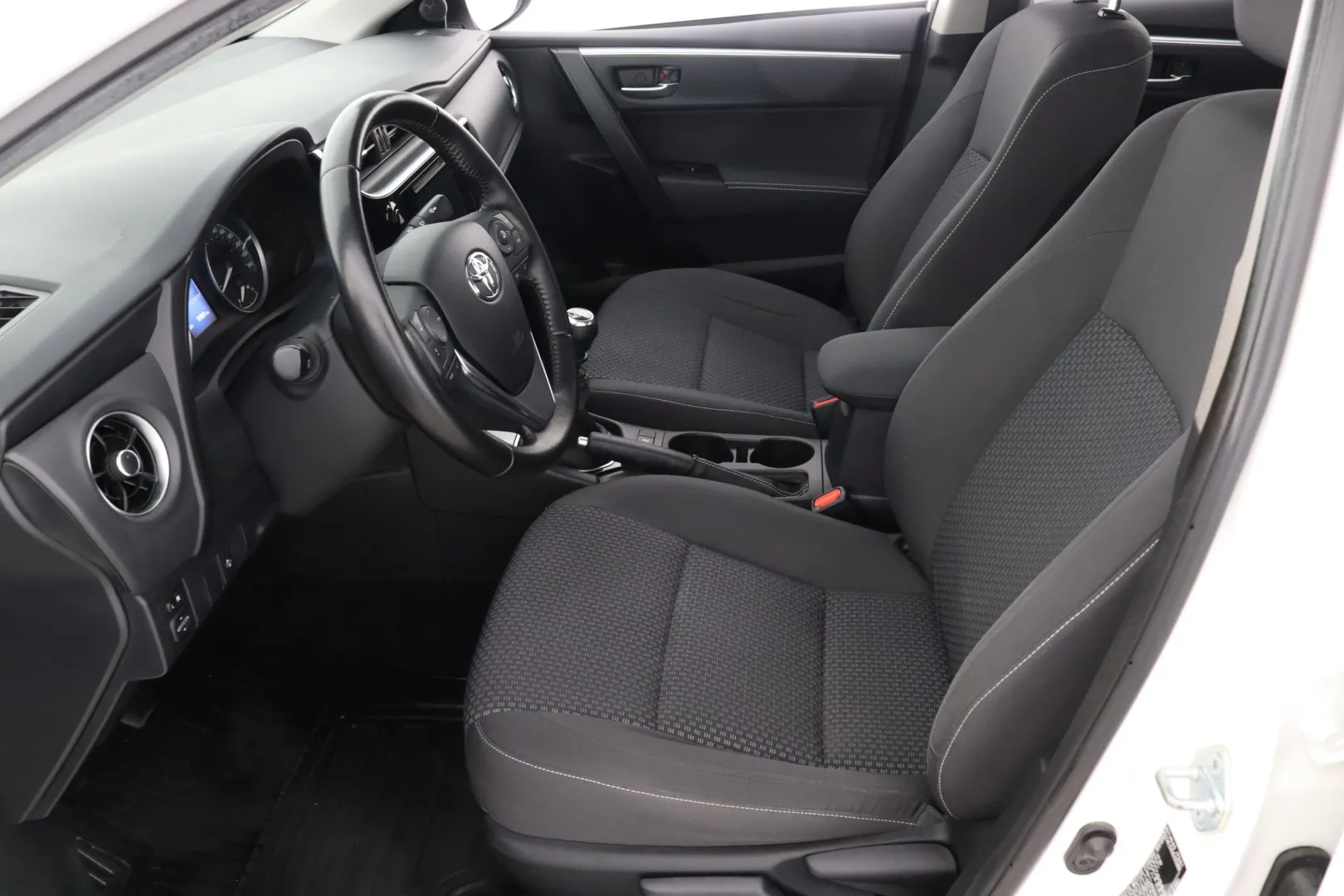 TOYOTA Corolla ZLH-547 carousel image