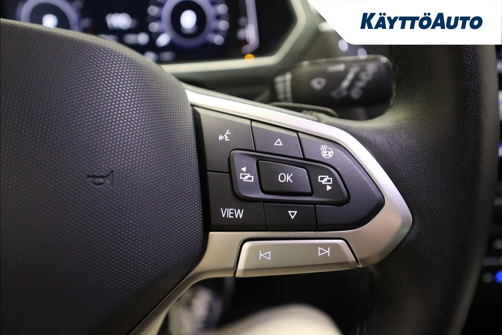 VOLKSWAGEN Tiguan KVJ-162 carousel image