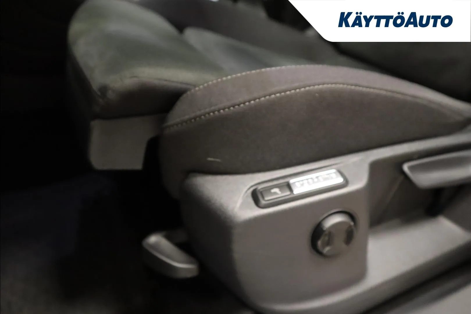 VOLKSWAGEN Tiguan KVJ-162 carousel image