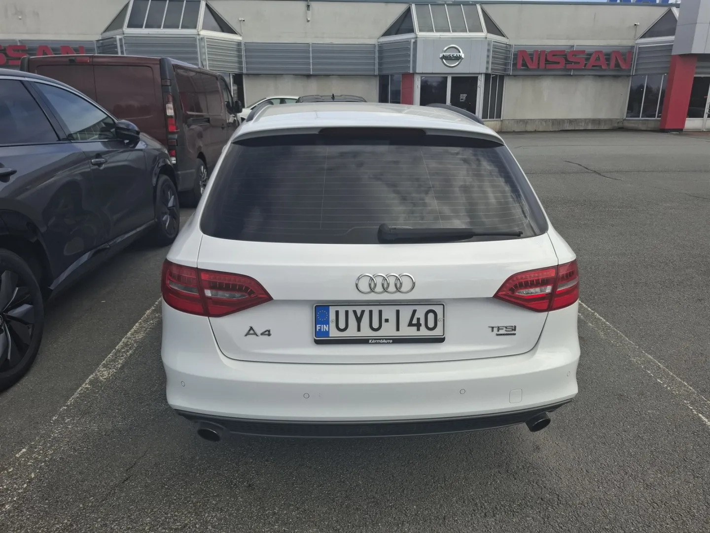 AUDI A4 UYU-140 carousel image