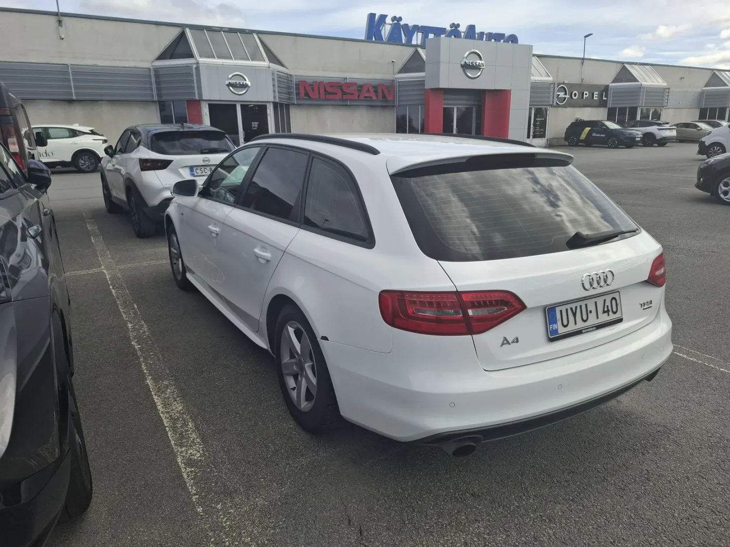 AUDI A4 UYU-140 carousel image