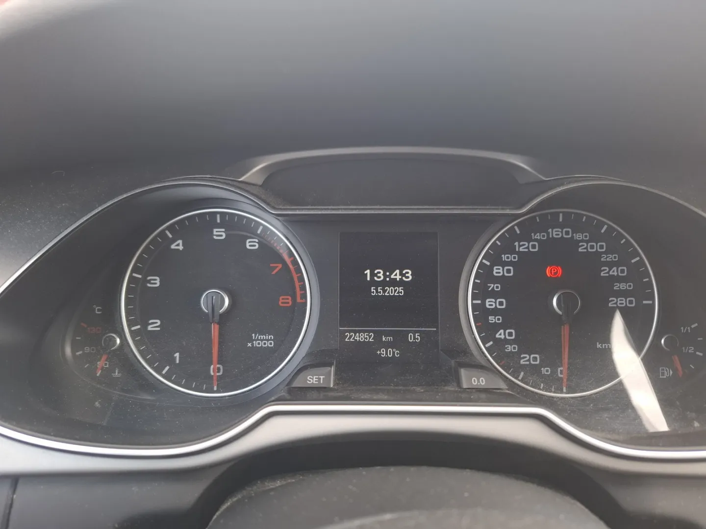 AUDI A4 UYU-140 carousel image